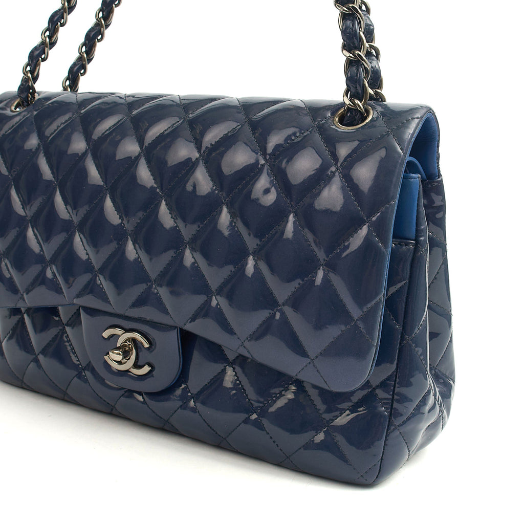 Chanel Shoulder Bag Jumbo - Double Flap in Navy, Patent Leather — Detail View