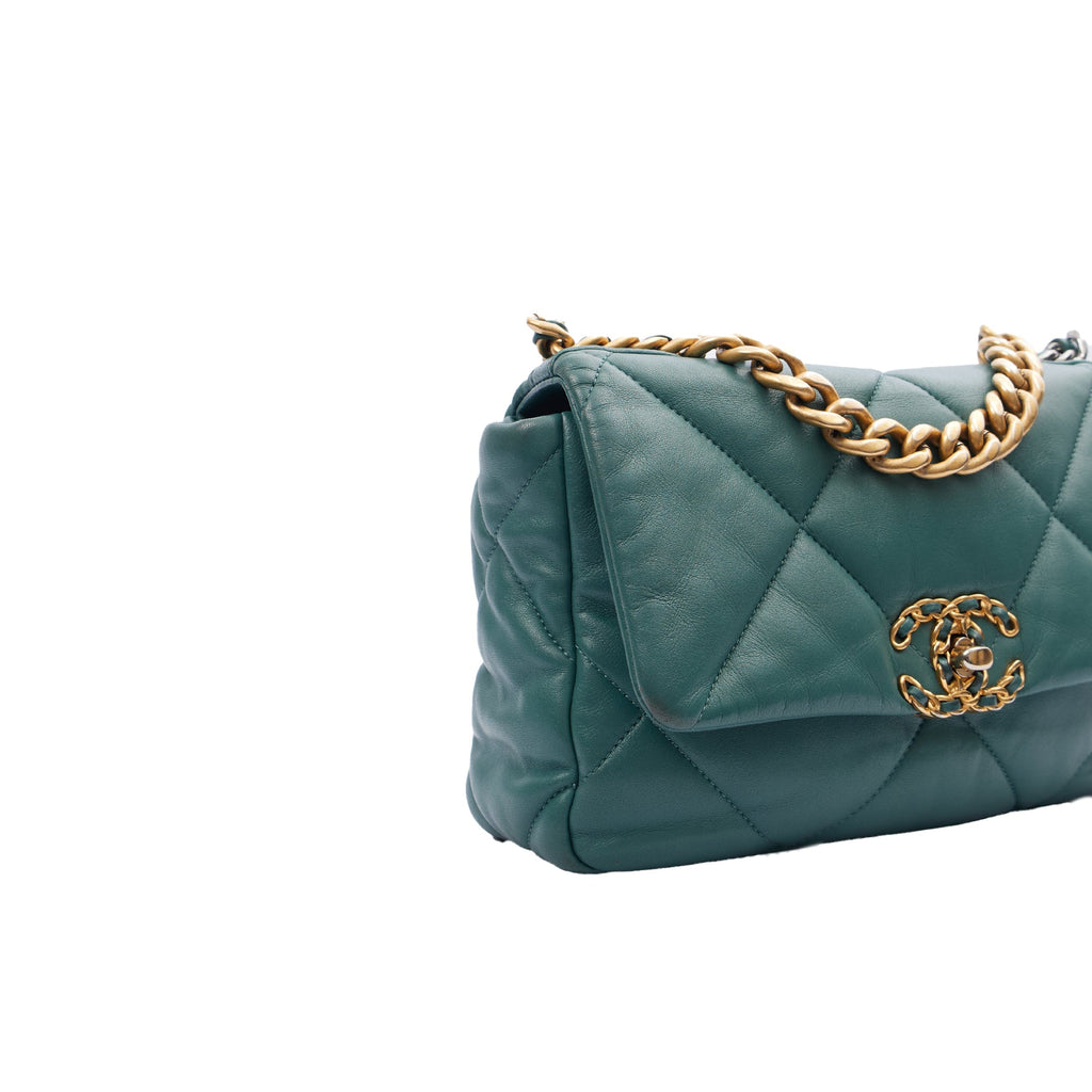 Chanel Cross Body Chanel 19 in Green, Calfskin Leather — Alternate View 7
