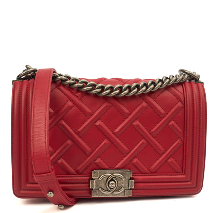 Chanel Shoulder Bag Boy - Medium in Red, Calfskin Leather — Front View