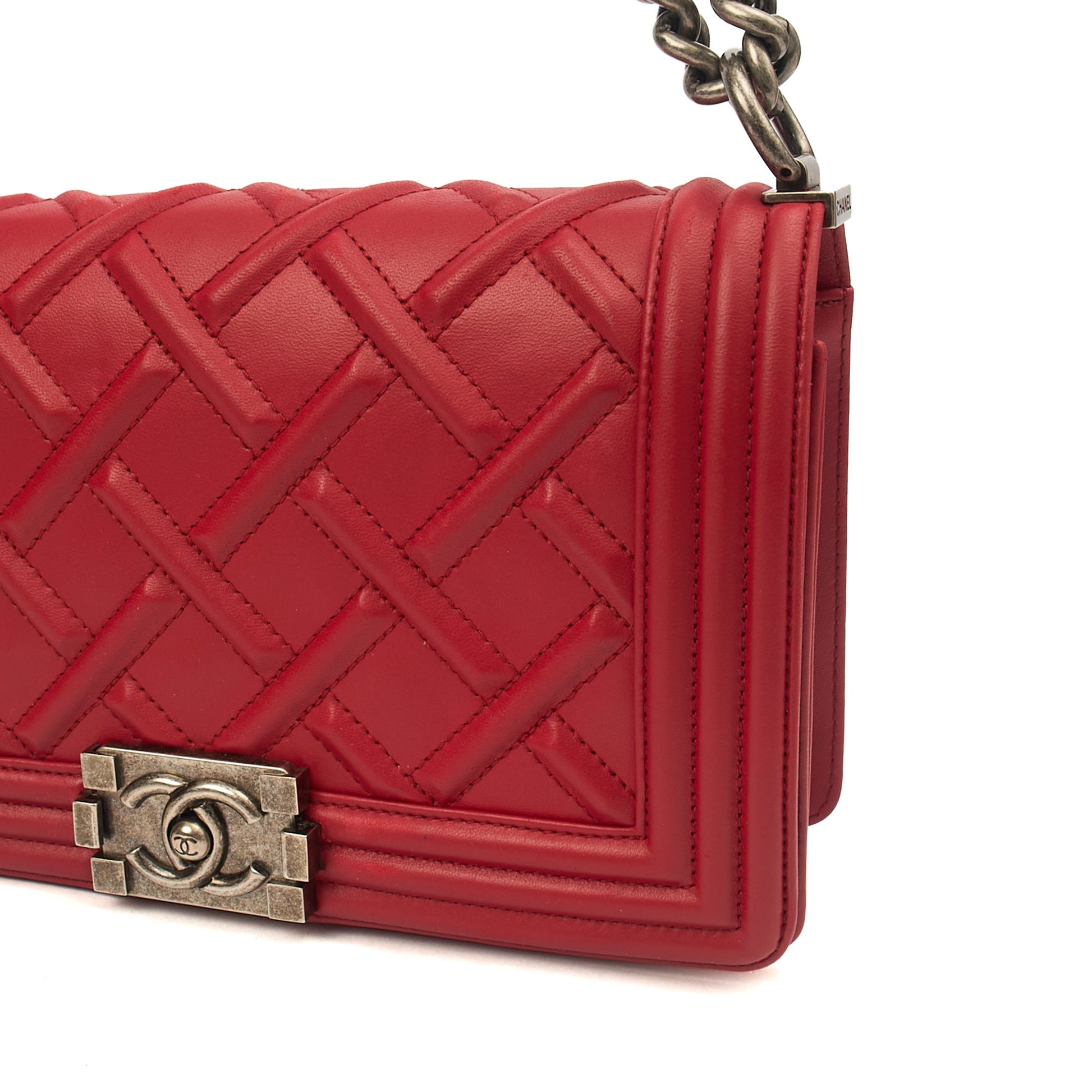 Chanel Shoulder Bag Boy - Medium in Red, Calfskin Leather — Alternate View 19