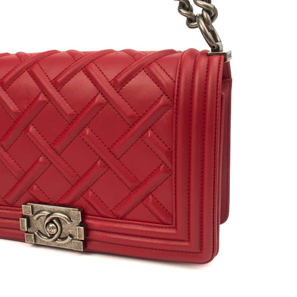 Chanel Shoulder Bag Boy - Medium in Red, Calfskin Leather — Alternate View 19