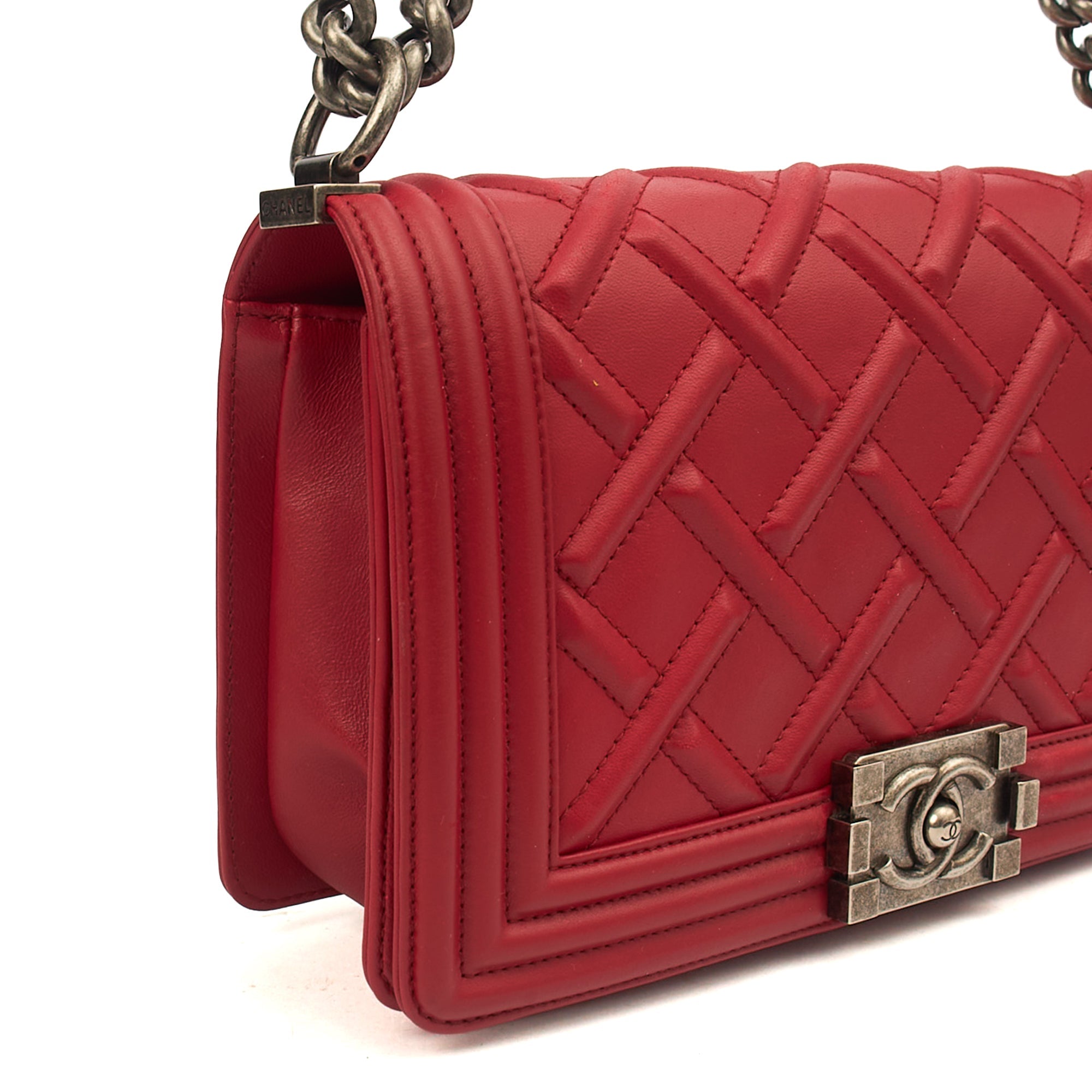 Chanel Shoulder Bag Boy - Medium in Red, Calfskin Leather — Alternate View 27