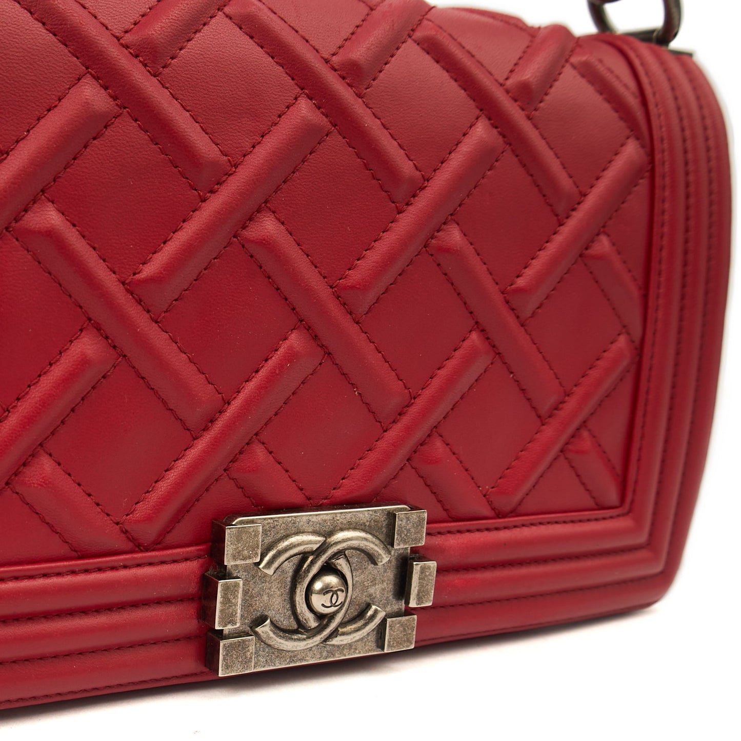 Chanel Shoulder Bag Boy - Medium in Red, Calfskin Leather — Alternate View 26