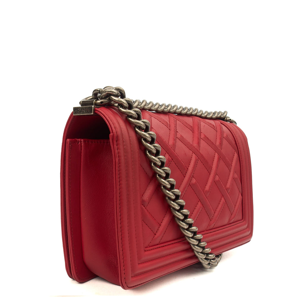 Chanel Shoulder Bag Boy - Medium in Red, Calfskin Leather — Alternate View 22