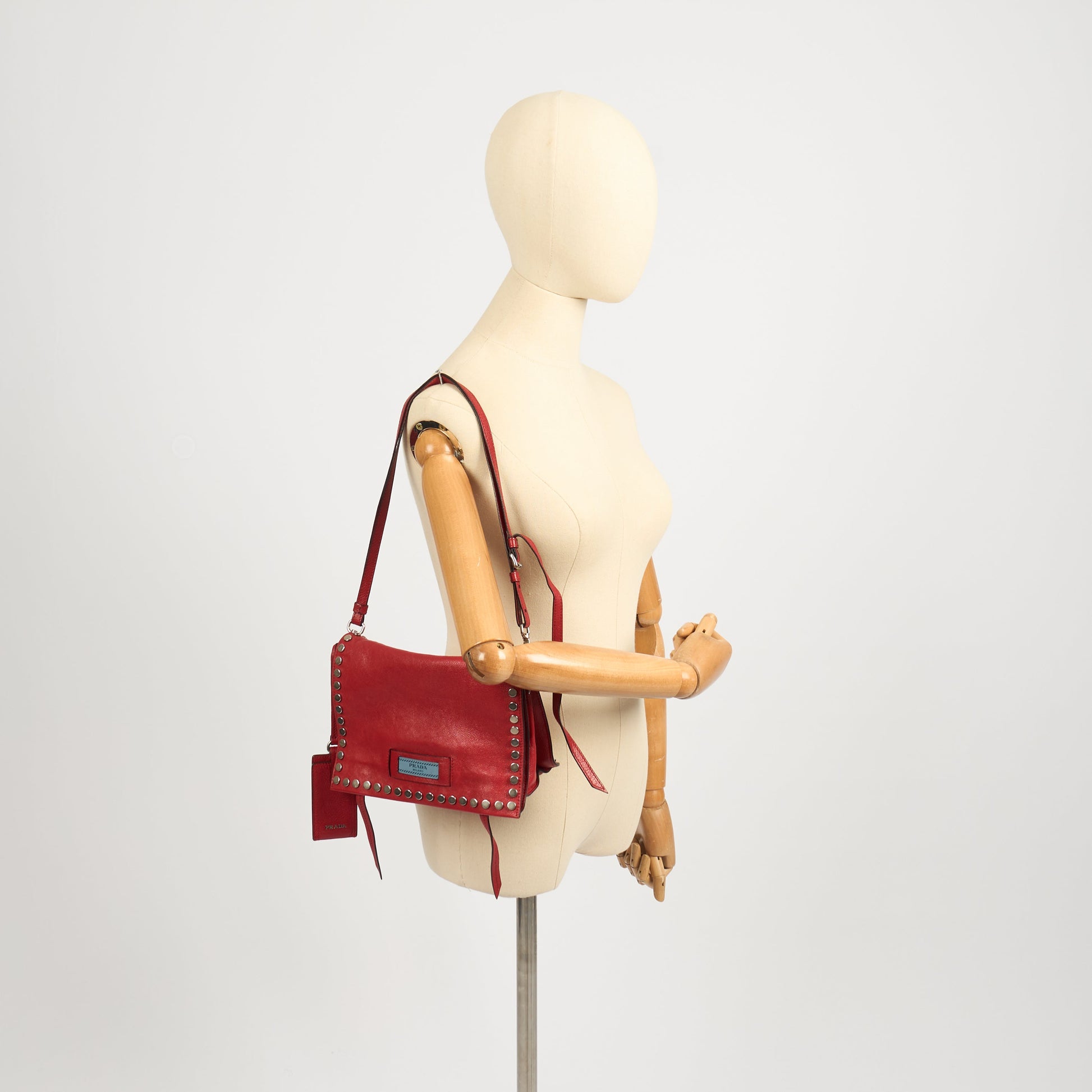 Prada Shoulder Bag Shoulder Bag in Fiery Red , Calfskin — Side View