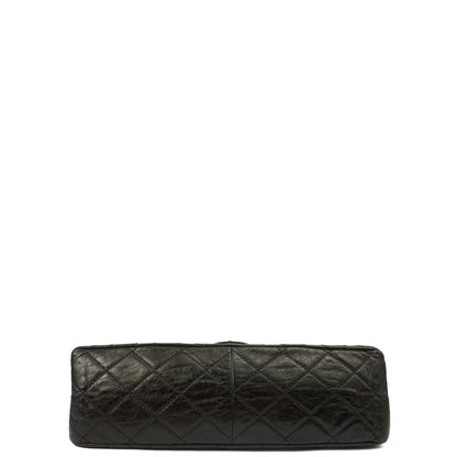 Chanel Shoulder Bag 2.55 Reissue - Maxi in Black, Crinkled Calfskin Leather — Alternate View 24