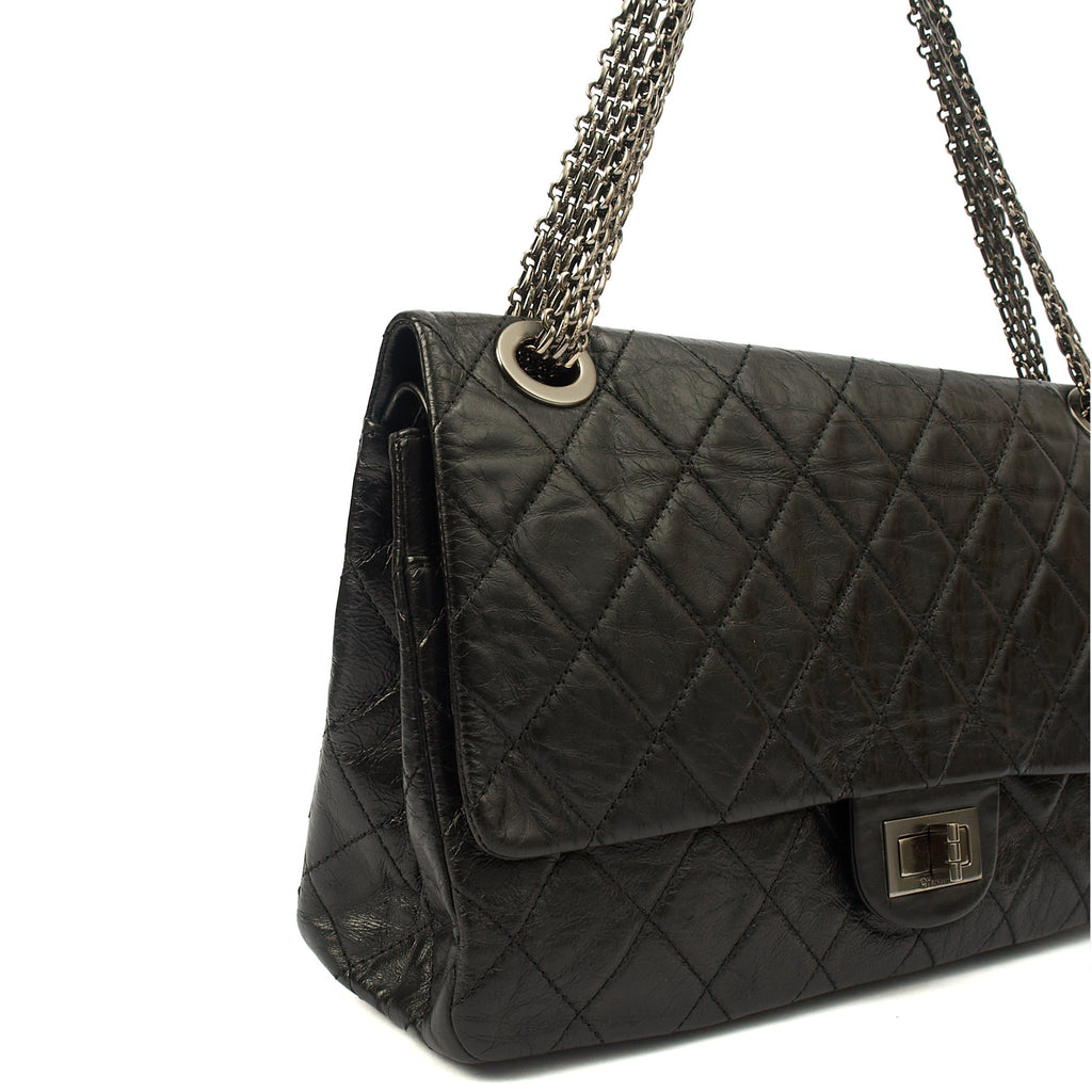 Chanel Shoulder Bag 2.55 Reissue - Maxi in Black, Crinkled Calfskin Leather — Alternate View 28