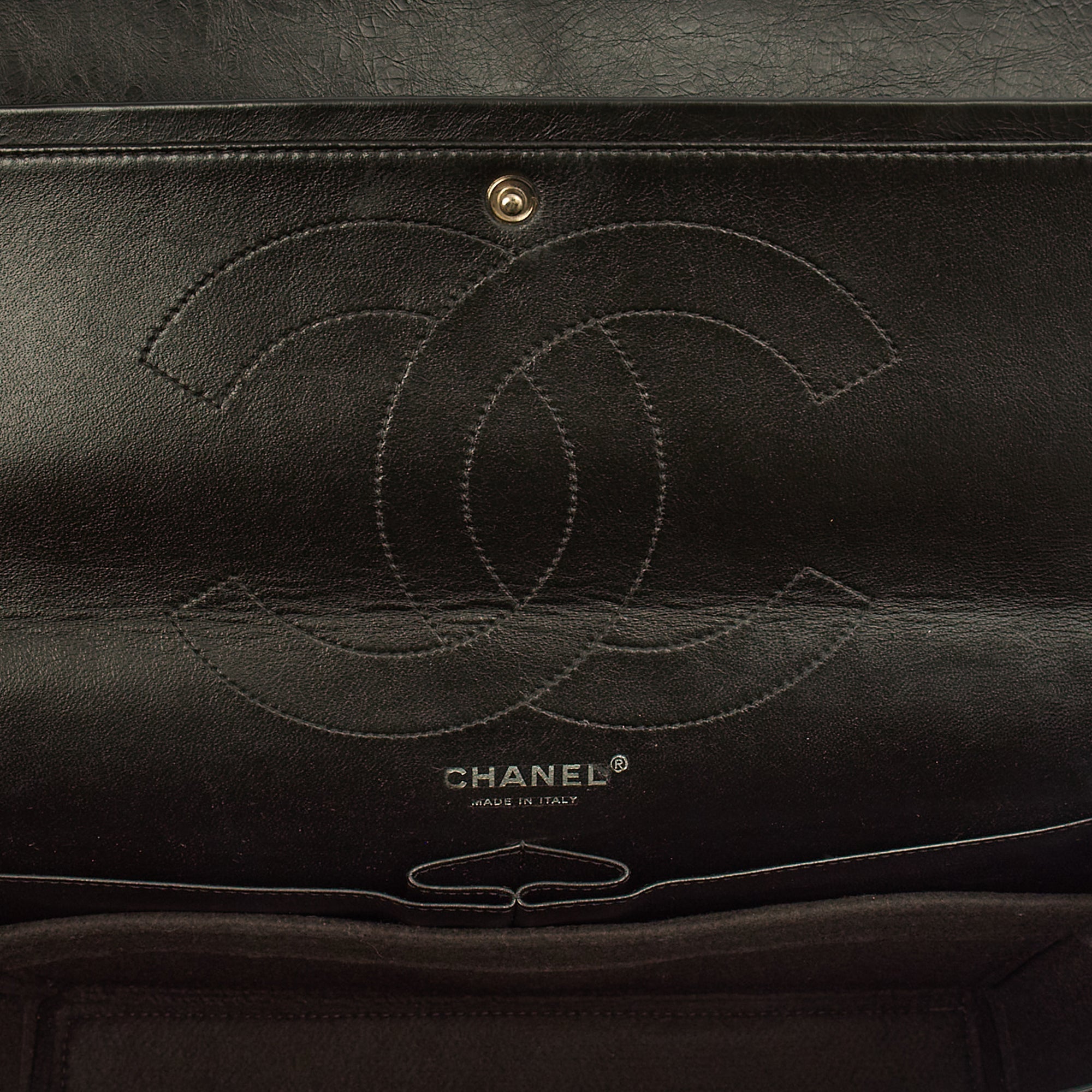 Chanel Shoulder Bag 2.55 Reissue - Maxi in Black, Crinkled Calfskin Leather — Alternate View 9