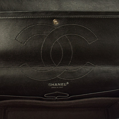 Chanel Shoulder Bag 2.55 Reissue - Maxi in Black, Crinkled Calfskin Leather — Alternate View 9