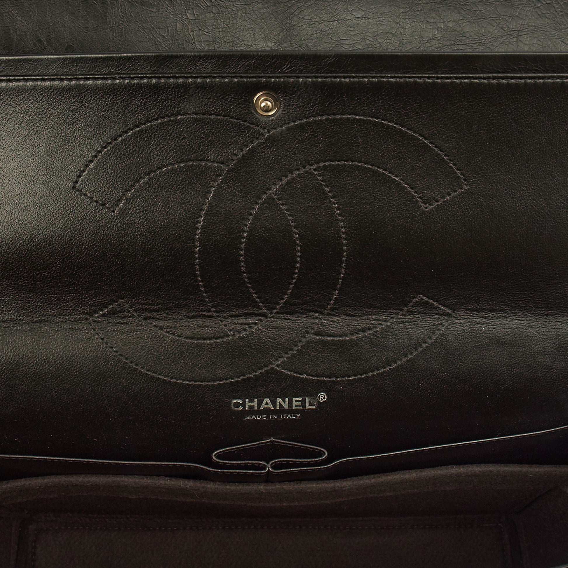 Chanel Shoulder Bag 2.55 Reissue - Maxi in Black, Crinkled Calfskin Leather — Alternate View 19