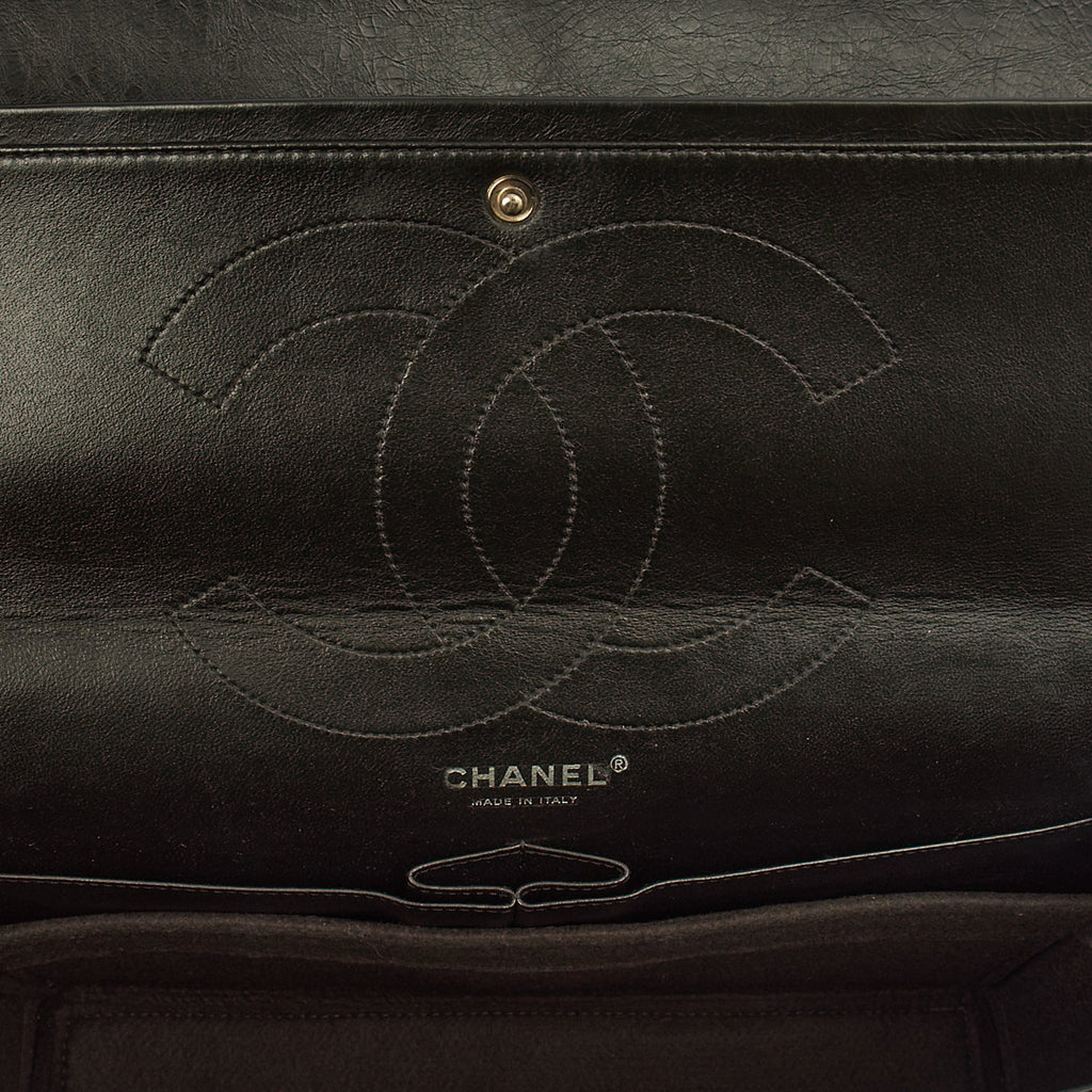 Chanel Shoulder Bag 2.55 Reissue - Maxi in Black, Crinkled Calfskin Leather — Alternate View 29