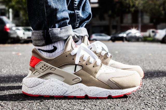 Nike Air Huarache 'Light Beige & Laser Crimson' — UK 3 | EU 35.5 | US 3.5 — Back View