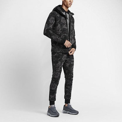 NIKE TECH FLEECE CAMO MEN'S TROUSERS - Medium Ash Black — XXS — Lifestyle View