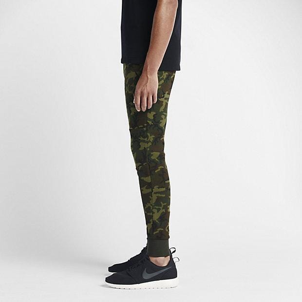 NIKE TECH FLEECE CAMO MEN'S TROUSERS - Sequoia Black — XXS — Back View
