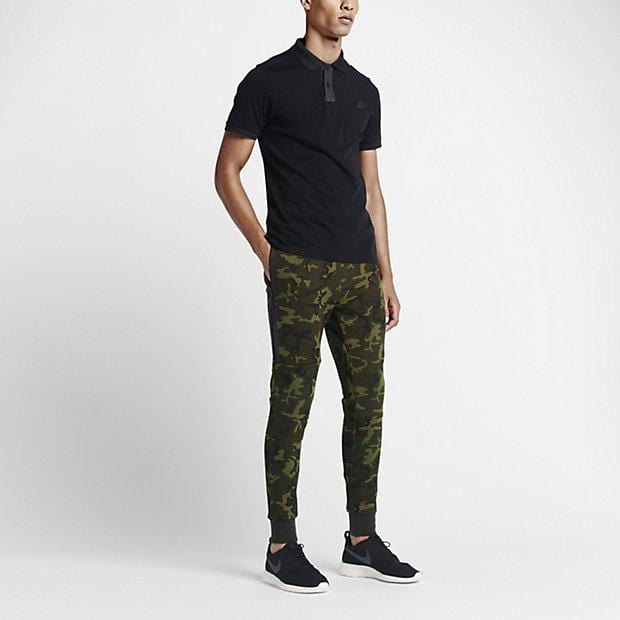NIKE TECH FLEECE CAMO MEN'S TROUSERS - Sequoia Black — XXS — Lifestyle View