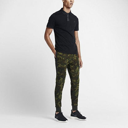 NIKE TECH FLEECE CAMO MEN'S TROUSERS - Sequoia Black — XXS — Lifestyle View