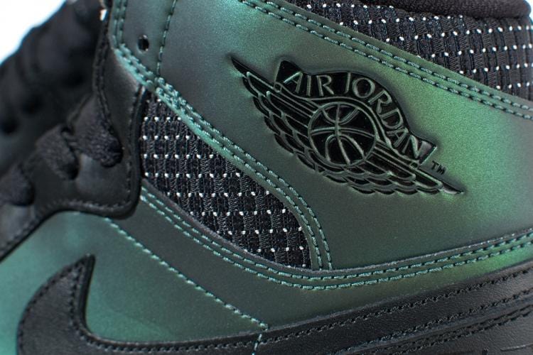 Nike SB Air Jordan 1 QS 'Iridescent Green-Black' — UK 3 | EU 35.5 | US 3.5 — Detail View