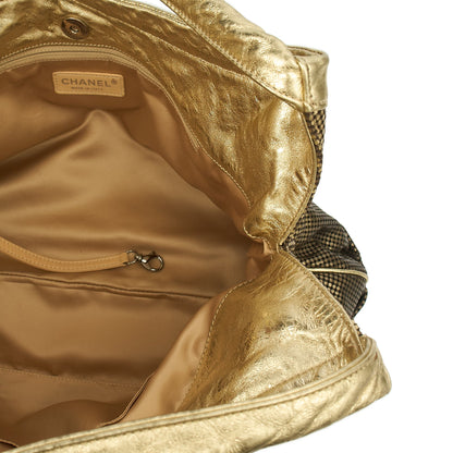 Chanel Tote Hobo in Metallic, Calfskin Leather — Alternate View 27