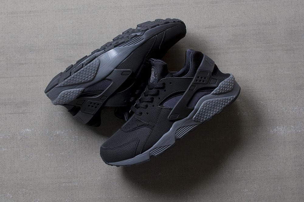 Nike Air Huarache Black Dark Grey — UK 3 | EU 35.5 | US 3.5 — Top View