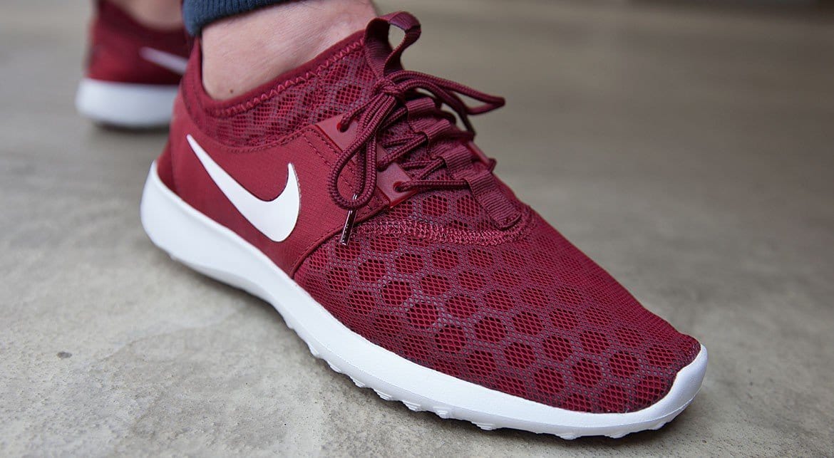 NIKE JUVENATE Team Red & White — UK 3 | EU 35.5 | US 3.5 — Side View