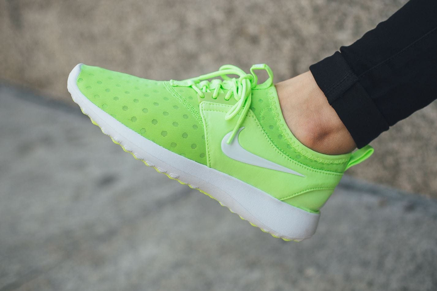 Nike Wmns Juvenate 'Ghost Green' — UK 2.5 | EU 35.5 | US 5 — Back View