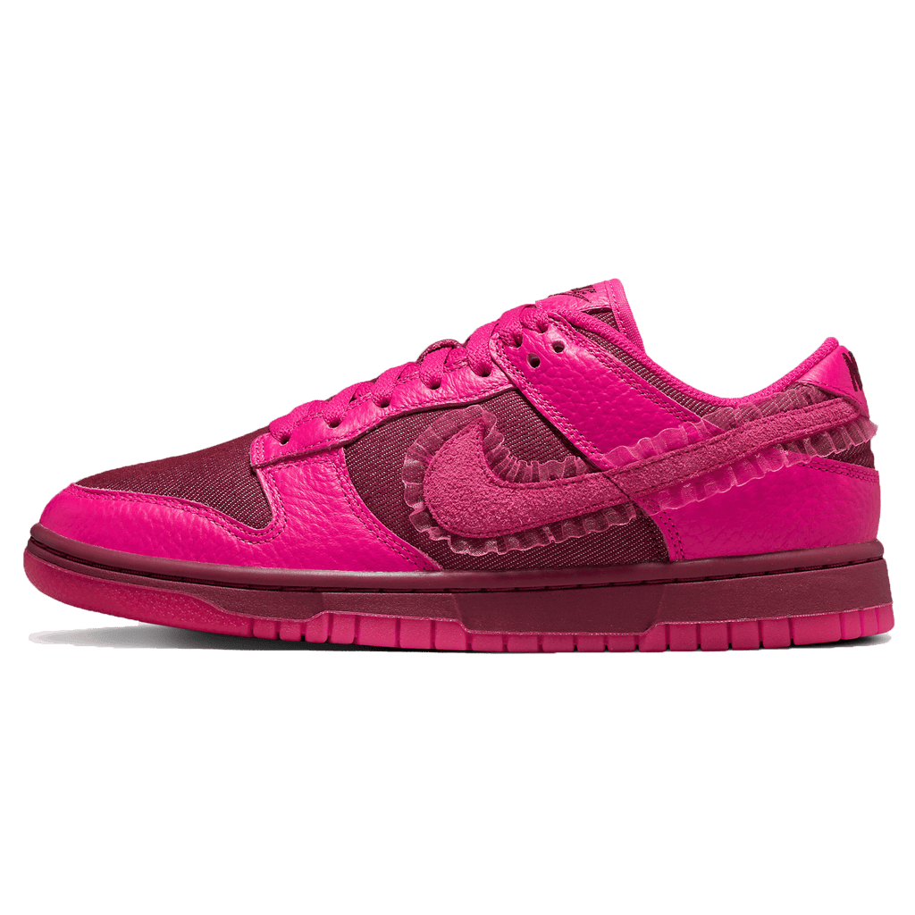 Nike Wmns Dunk Low 'Valentine's Day' — UK 2.5 | EU 35.5 | US 5 — Front View