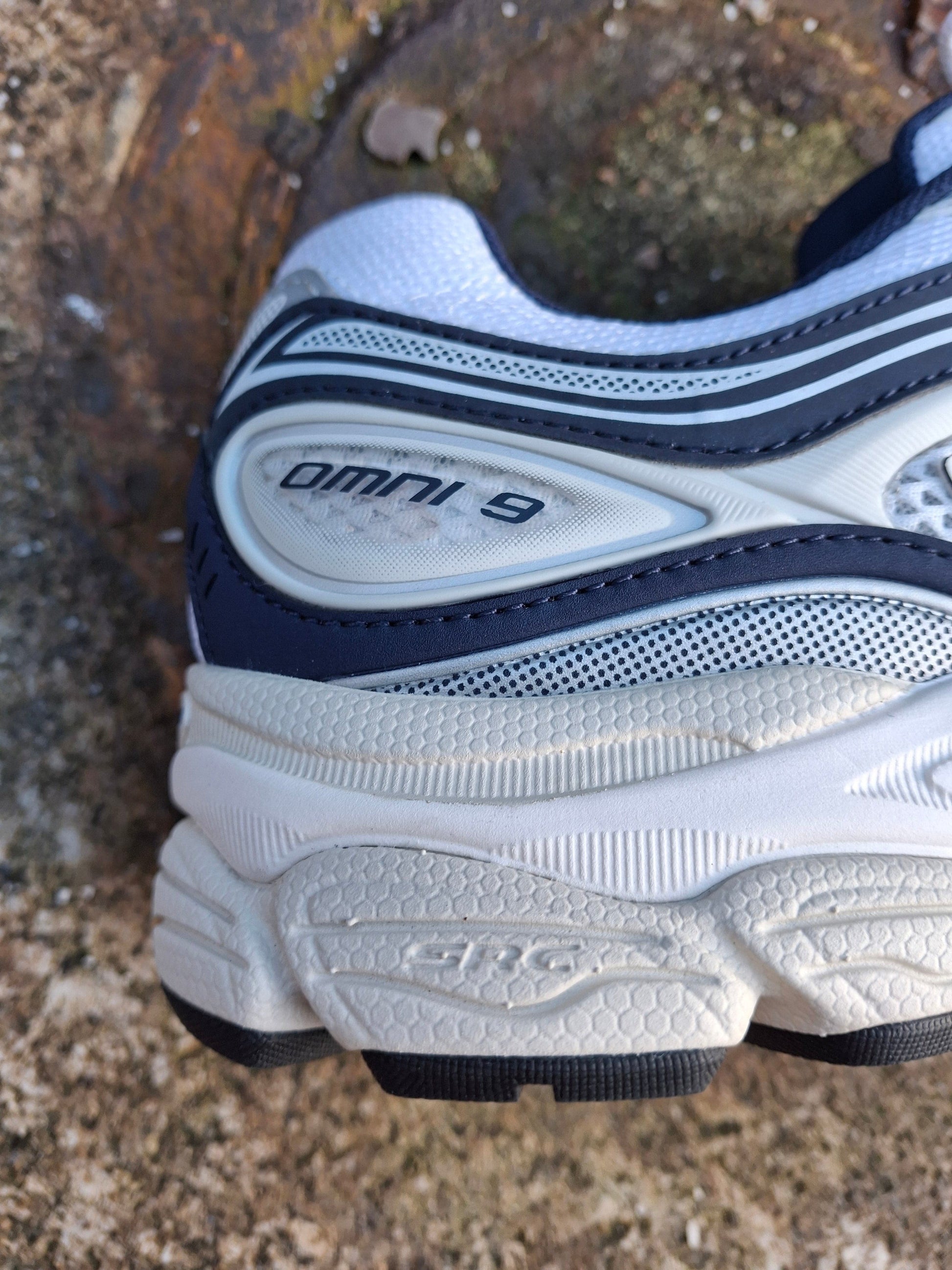 Saucony Progrid Omni 9 'White Navy' — UK 1 — Alternate View 9