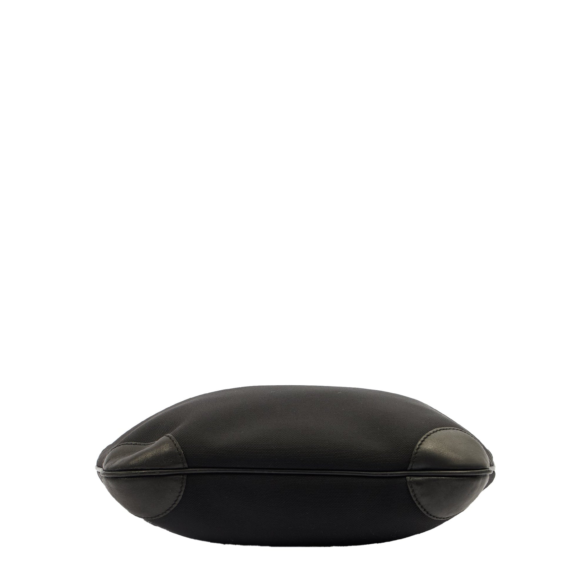 Gucci Shoulder Bag Shoulder Bag in Black, Fabric — Alternate View 16
