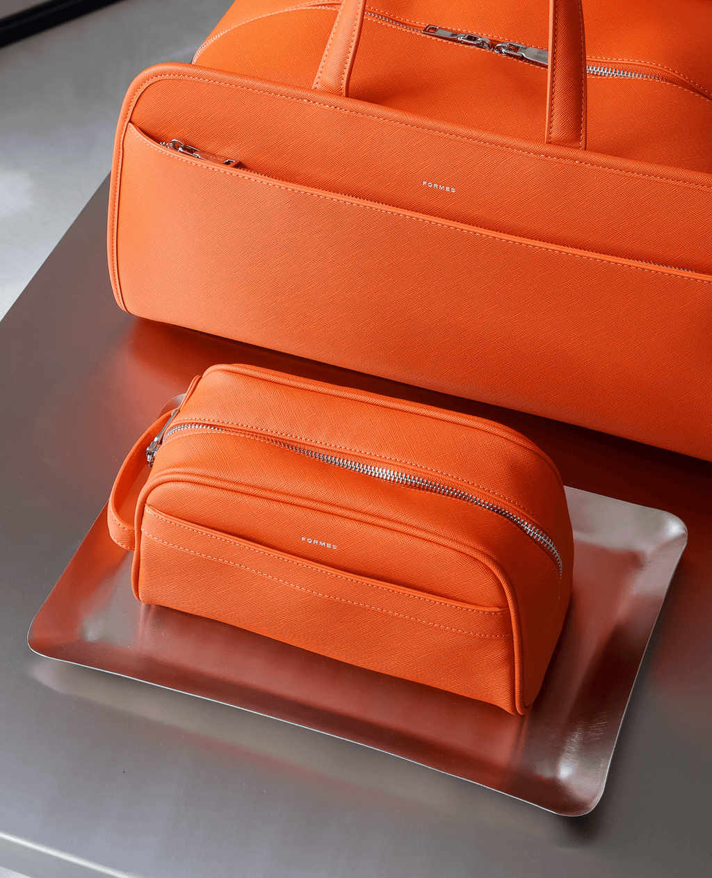 Formes Luxe Washbag Magna — Side View