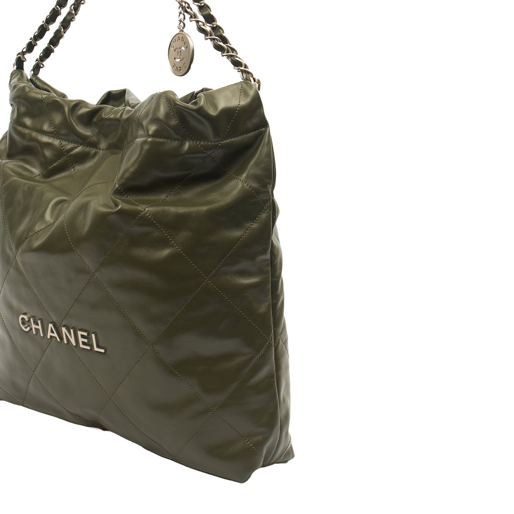 Chanel Shoulder Bag Chanel 22 in Green, Calfskin Leather — Detail View