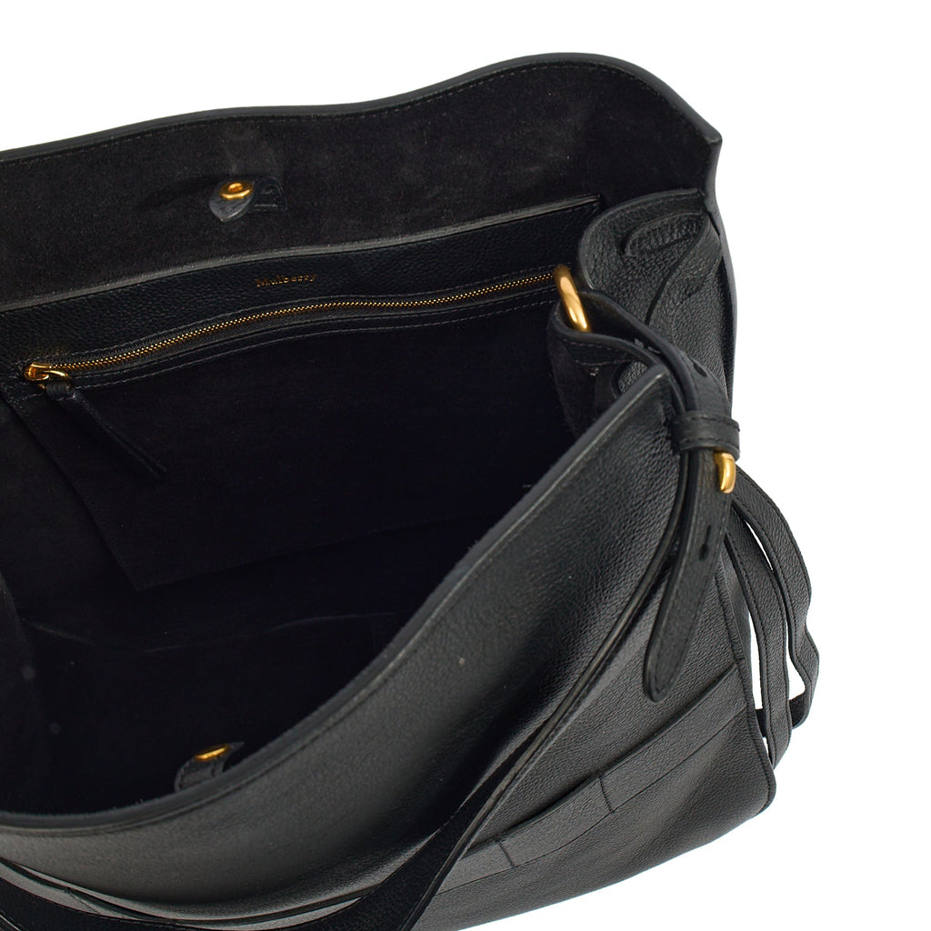 Mulberry Tote Amberley Hobo in Black, Calfskin Leather — Lifestyle View