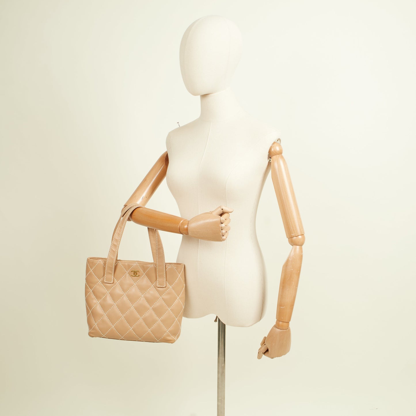 Chanel Tote Tote in Neutral, Calfskin Leather — Alternate View 18