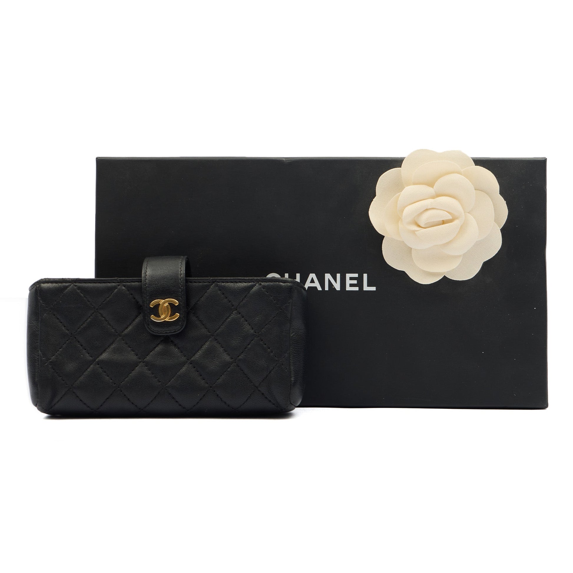 Chanel Purse Quilted CC Cardholder in Black, Lambskin Leather — Lifestyle View