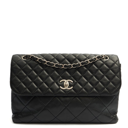 Chanel Shoulder Bag Classic Single Flap - Jumbo in Black, Lambskin Leather — Front View