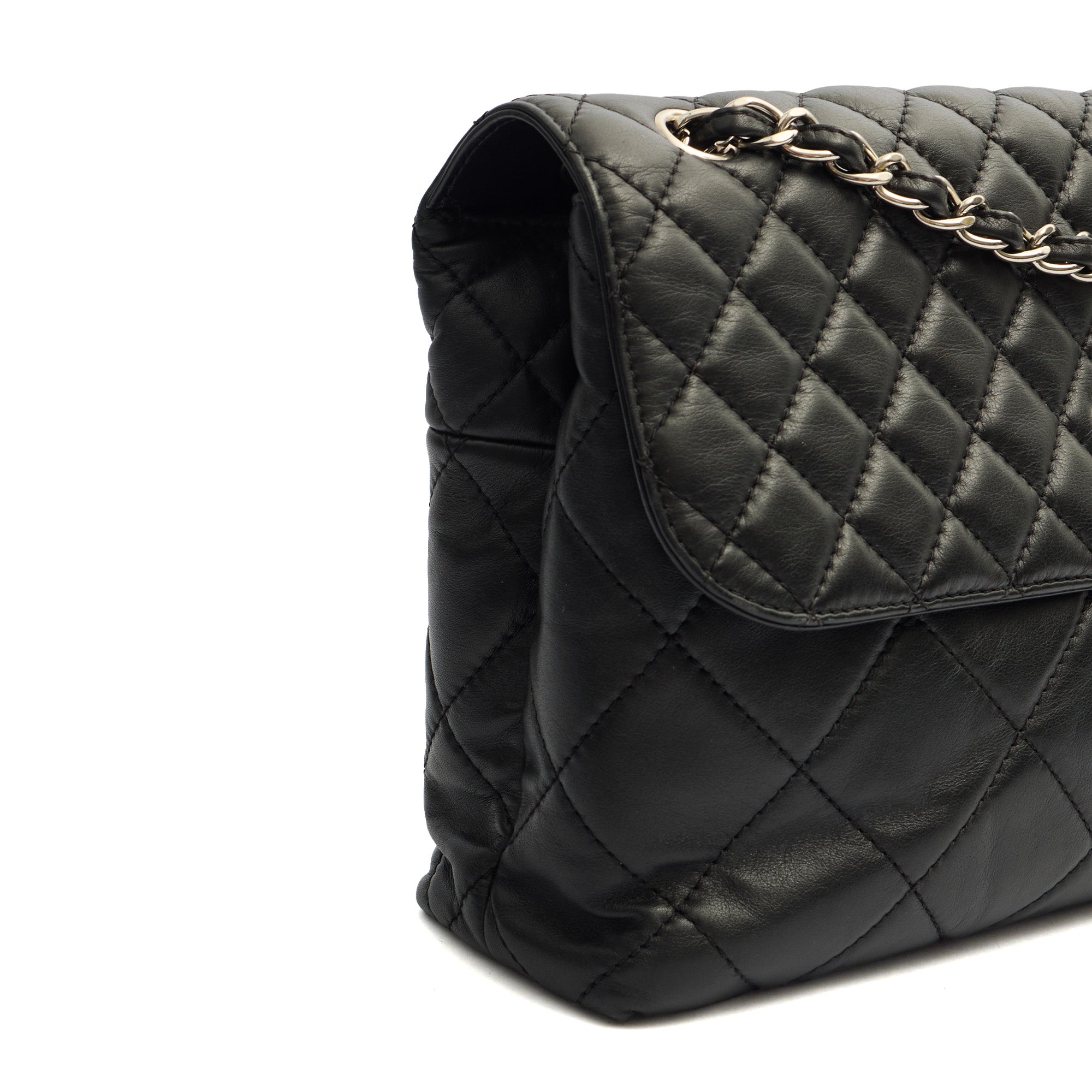 Chanel Shoulder Bag Classic Single Flap - Jumbo in Black, Lambskin Leather — Alternate View 25