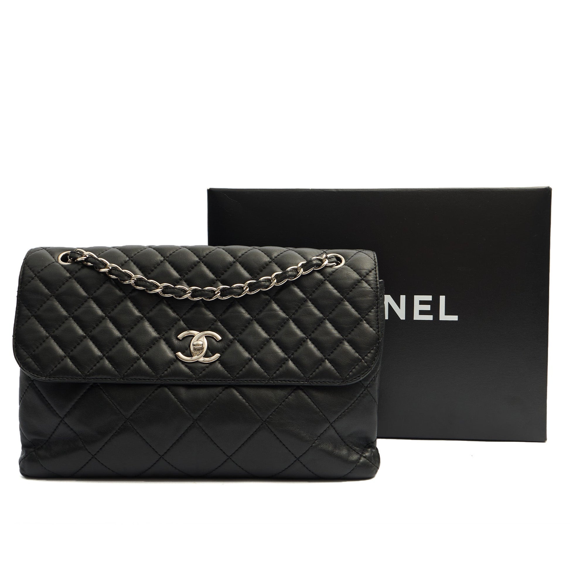 Chanel Shoulder Bag Classic Single Flap - Jumbo in Black, Lambskin Leather — Alternate View 24