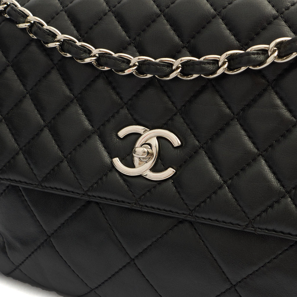 Chanel Shoulder Bag Classic Single Flap - Jumbo in Black, Lambskin Leather — Alternate View 22
