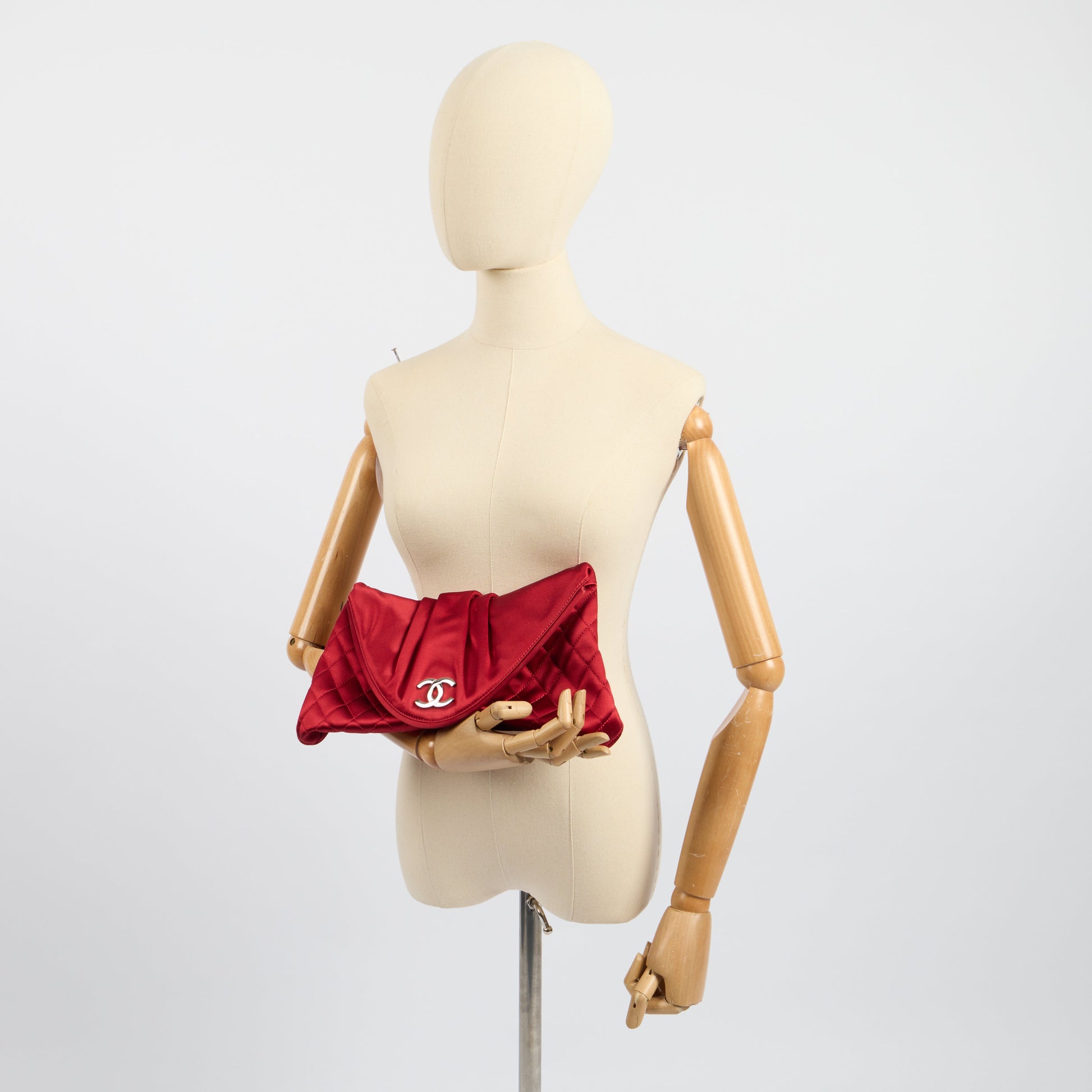 Chanel Clutch Clutch in Red, Fabric — Side View