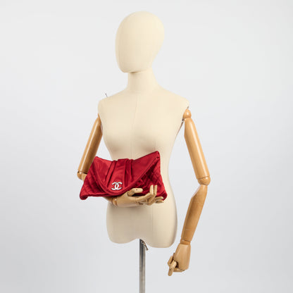 Chanel Clutch Clutch in Red, Fabric — Side View