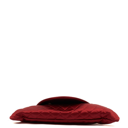Chanel Clutch Clutch in Red, Fabric — Detail View