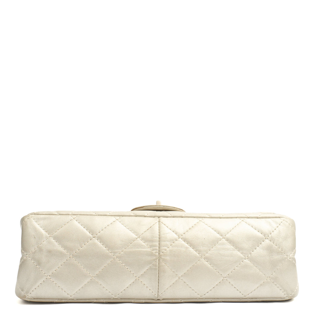 Chanel Shoulder Bag 2.55 Reissue - Maxi in Metallic, Lambskin Leather — Detail View