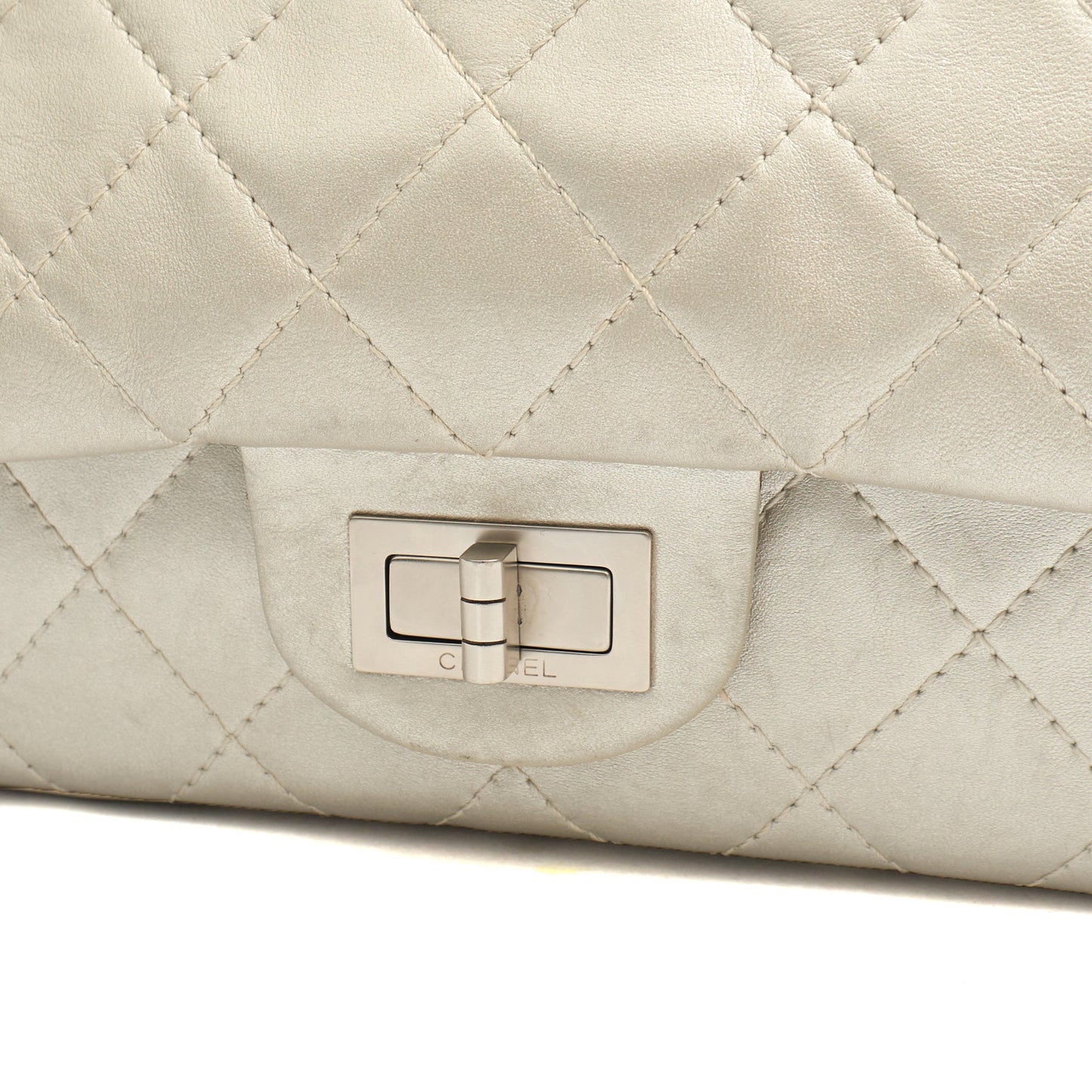 Chanel Shoulder Bag 2.55 Reissue - Maxi in Metallic, Lambskin Leather — Alternate View 9