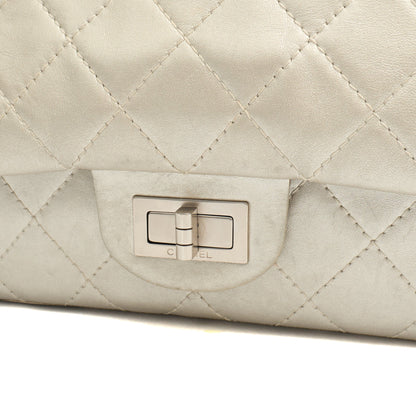 Chanel Shoulder Bag 2.55 Reissue - Maxi in Metallic, Lambskin Leather — Alternate View 9