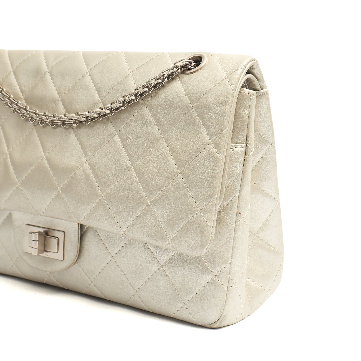 Chanel Shoulder Bag 2.55 Reissue - Maxi in Metallic, Lambskin Leather — Alternate View 8