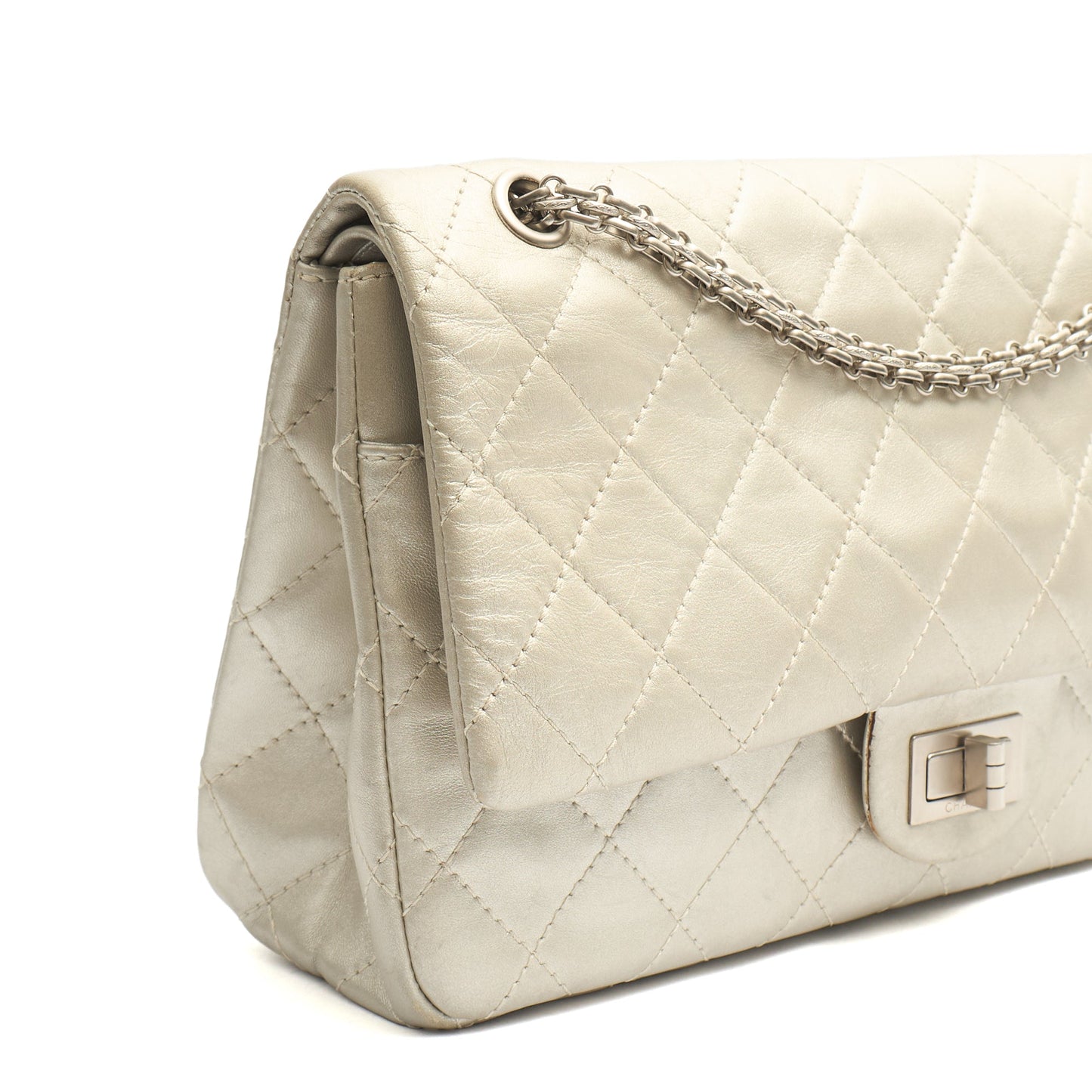 Chanel Shoulder Bag 2.55 Reissue - Maxi in Metallic, Lambskin Leather — Alternate View 10