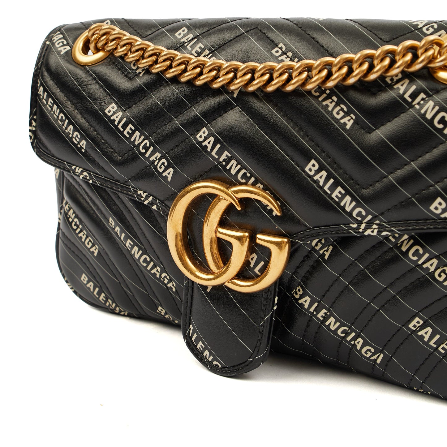 Gucci Shoulder Bag Marmont Shoulder Flap Bag - Medium in Black, Leather — Detail View