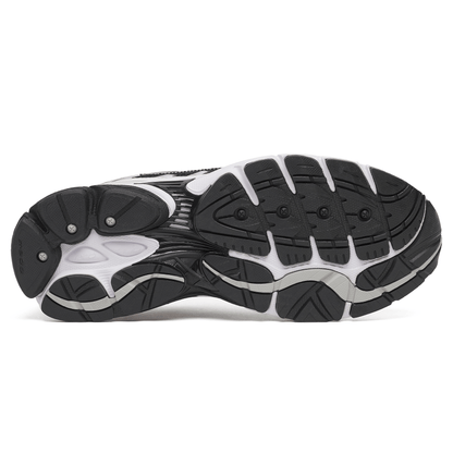 Saucony Progrid Omni 9 OG 'Black White' — UK 1 — Lifestyle View