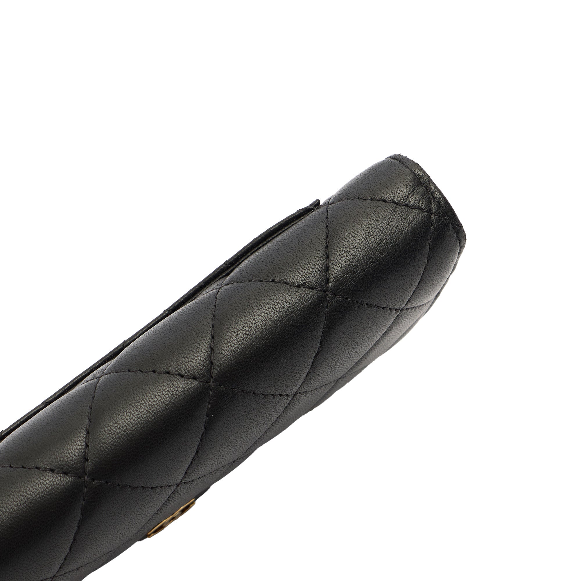 Chanel Purse Flap Wallet in Black, Lambskin Leather — Detail View