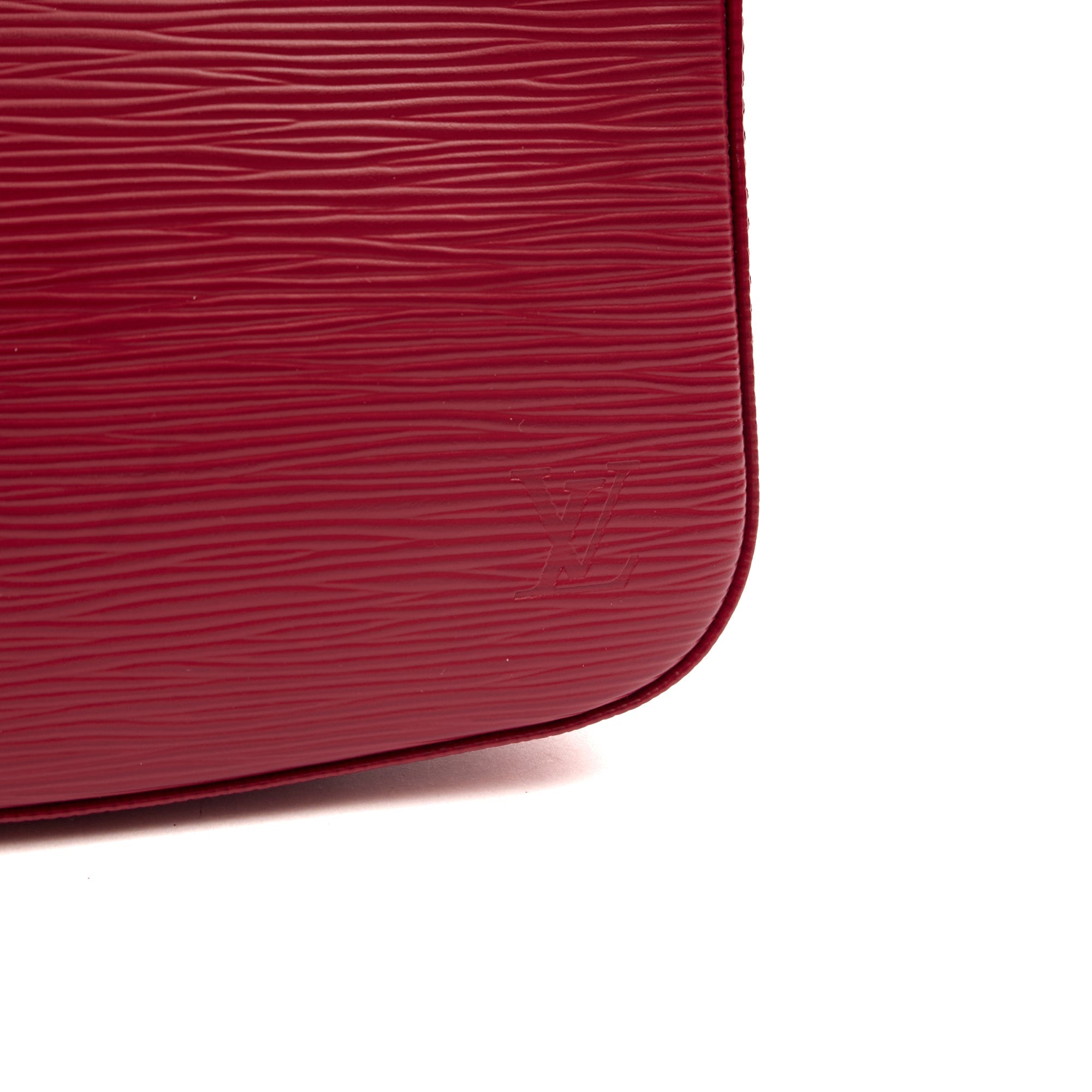 Louis Vuitton Mini Bag Pochette in Red, Epi Leather — Detail View