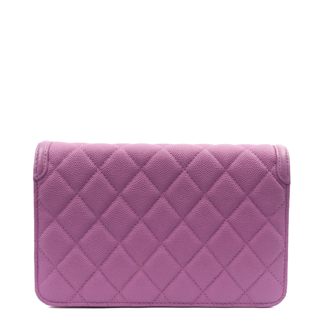 Chanel Cross Body CC Filigree Clutch With Chain in Purple, Caviar Leather — Detail View